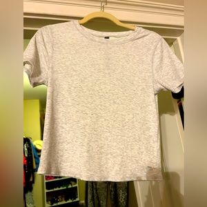 Vuori Pose Fitted Crop Tee worn 2x excellent condition